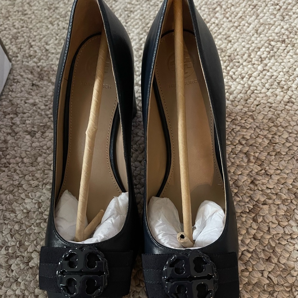 Tory Burch Elizabeth bow round toe pump navy size 8.5